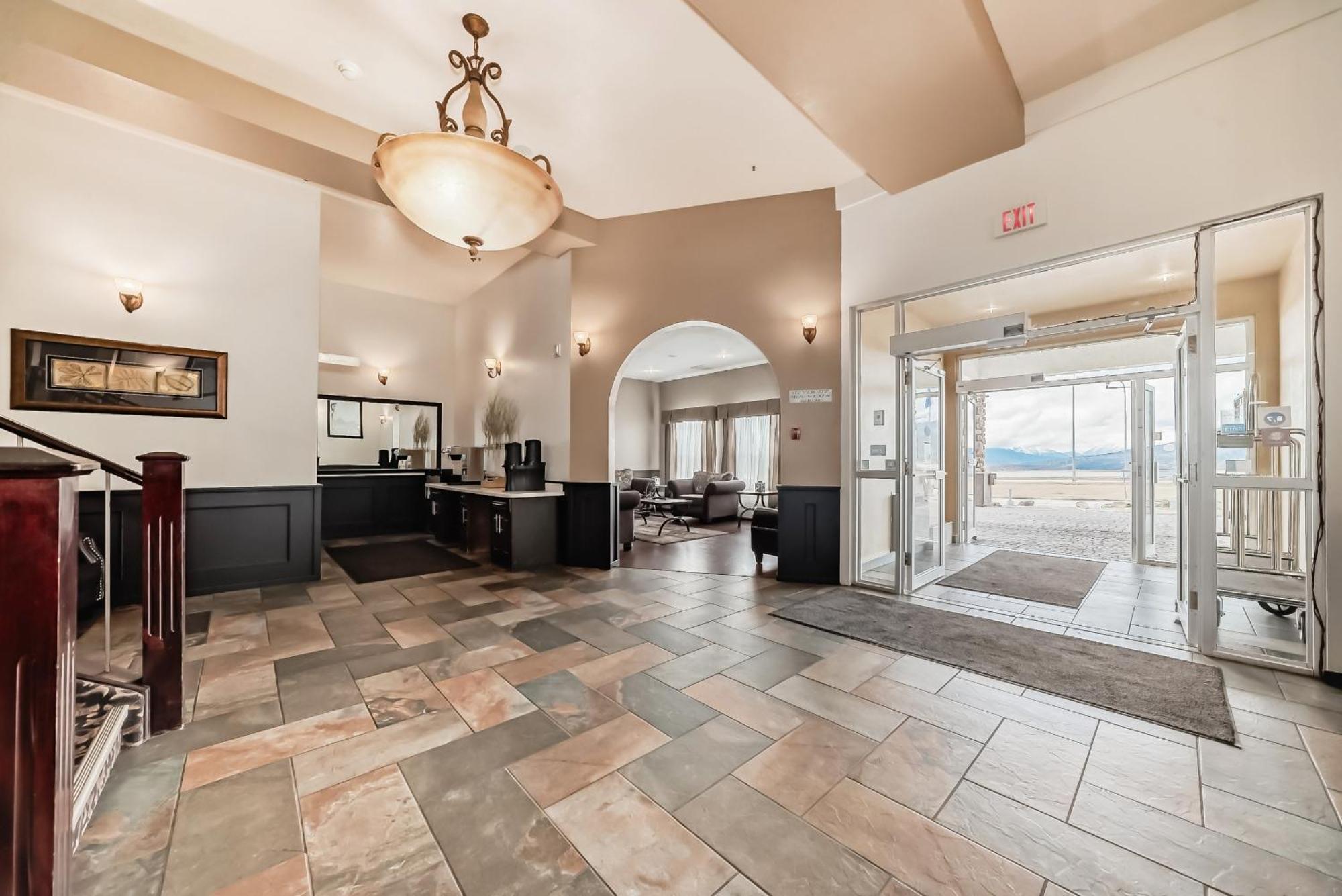 Grande Cache Inn & Suites Exteriér fotografie