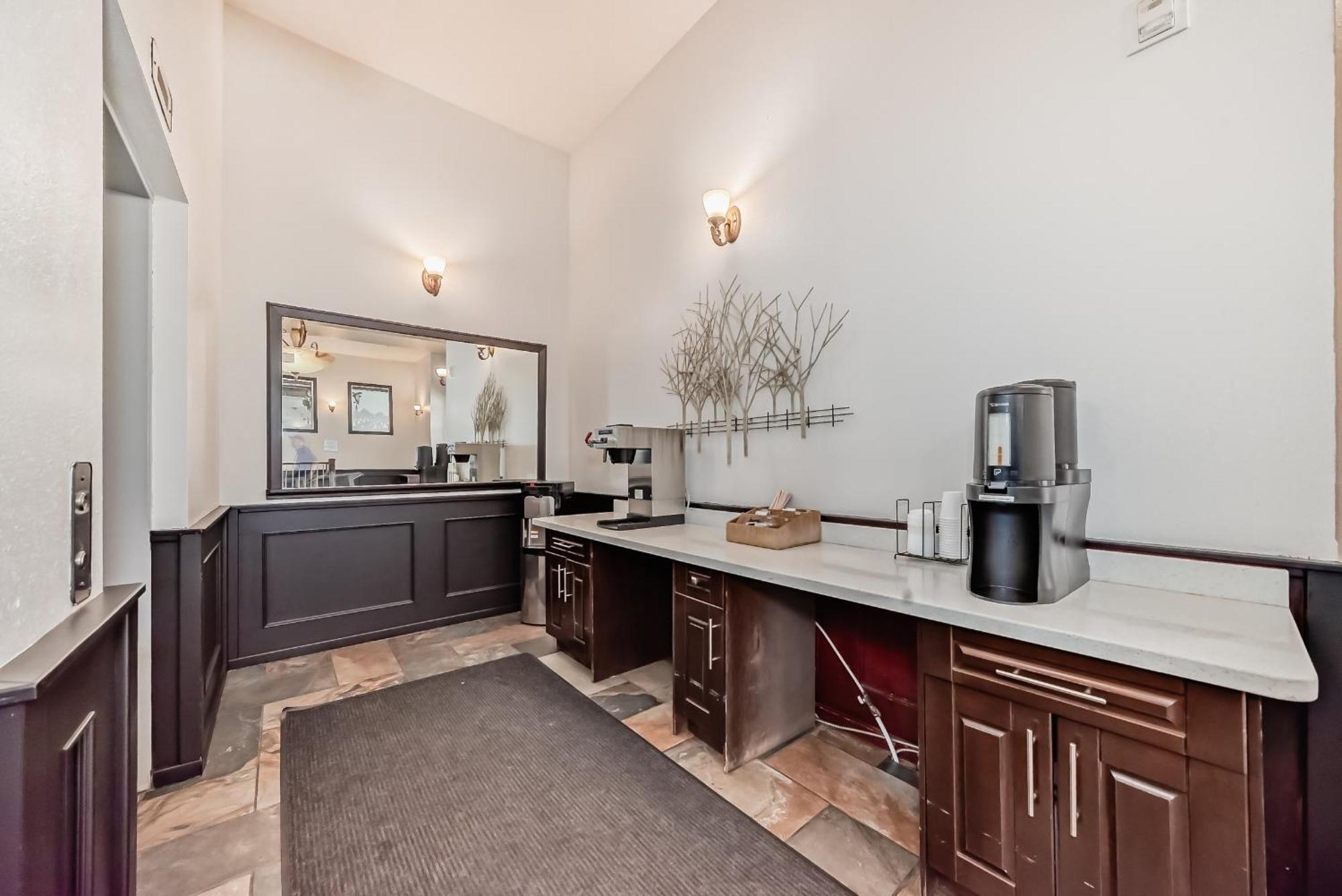 Grande Cache Inn & Suites Exteriér fotografie